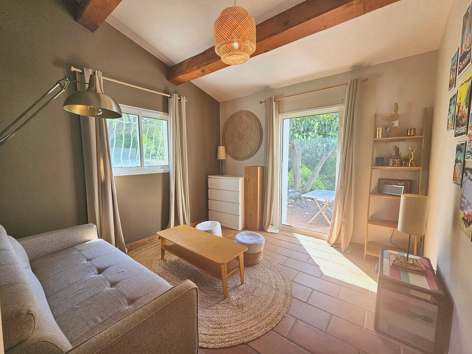 Le petit salon ouvert sur le jardin